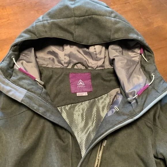 Firefly Rihanna snowboard jacket. Size M - Picture 3 of 13